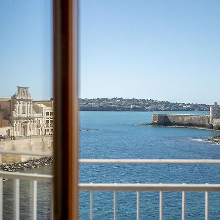 Ortigia Seafront Apartment By Wonderful Italy Сиракуза Екстериор снимка