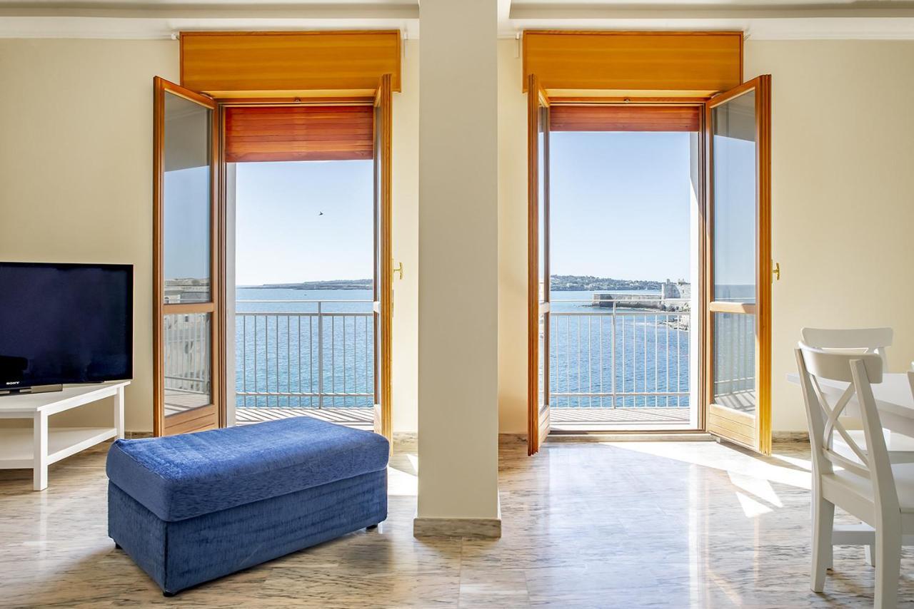 Ortigia Seafront Apartment By Wonderful Italy Сиракуза Екстериор снимка