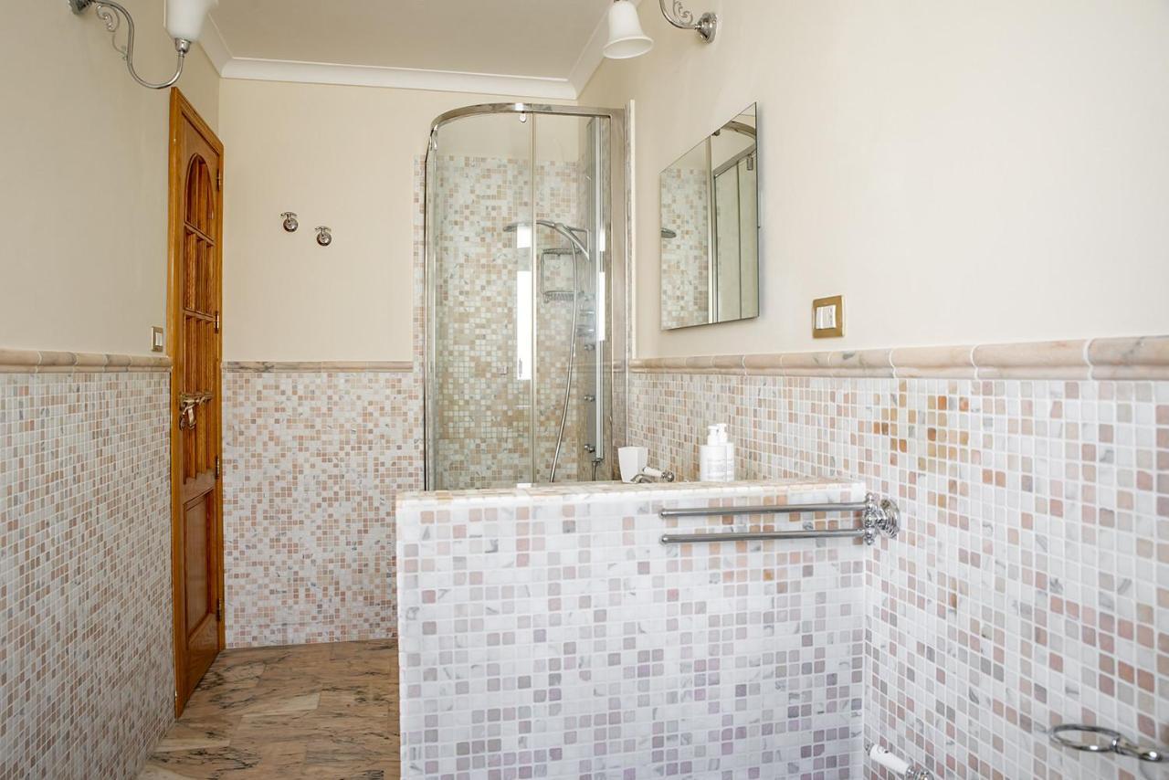 Ortigia Seafront Apartment By Wonderful Italy Сиракуза Екстериор снимка