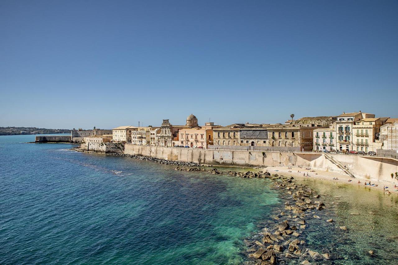 Ortigia Seafront Apartment By Wonderful Italy Сиракуза Екстериор снимка