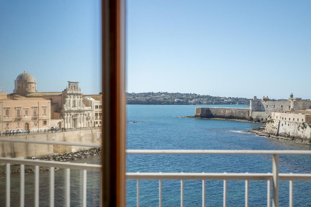 Ortigia Seafront Apartment By Wonderful Italy Сиракуза Екстериор снимка