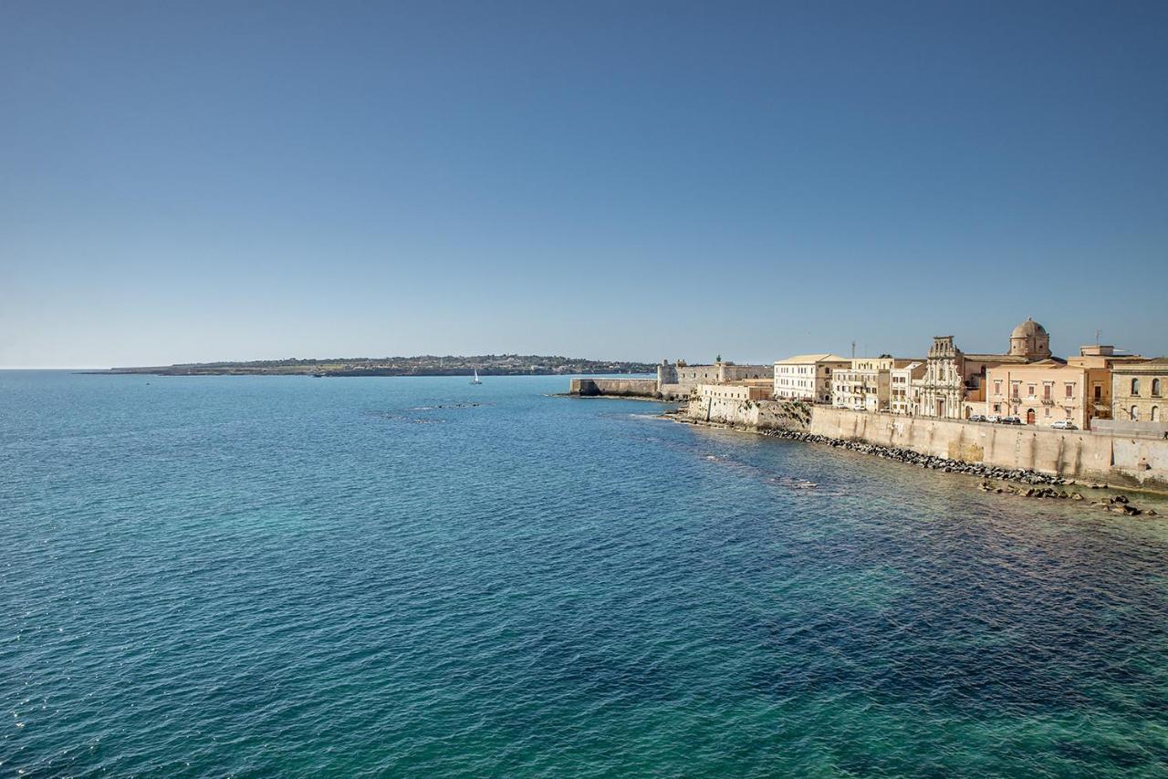 Ortigia Seafront Apartment By Wonderful Italy Сиракуза Екстериор снимка