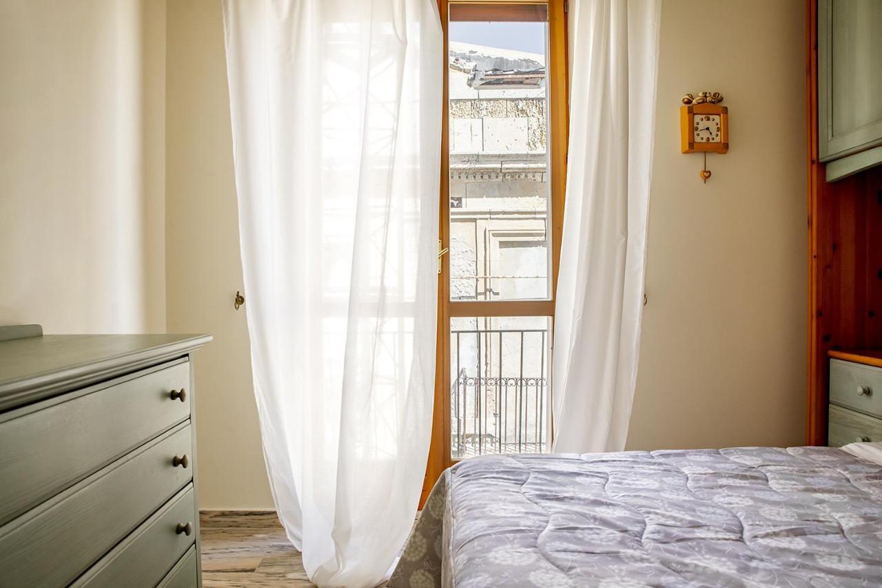 Ortigia Seafront Apartment By Wonderful Italy Сиракуза Екстериор снимка